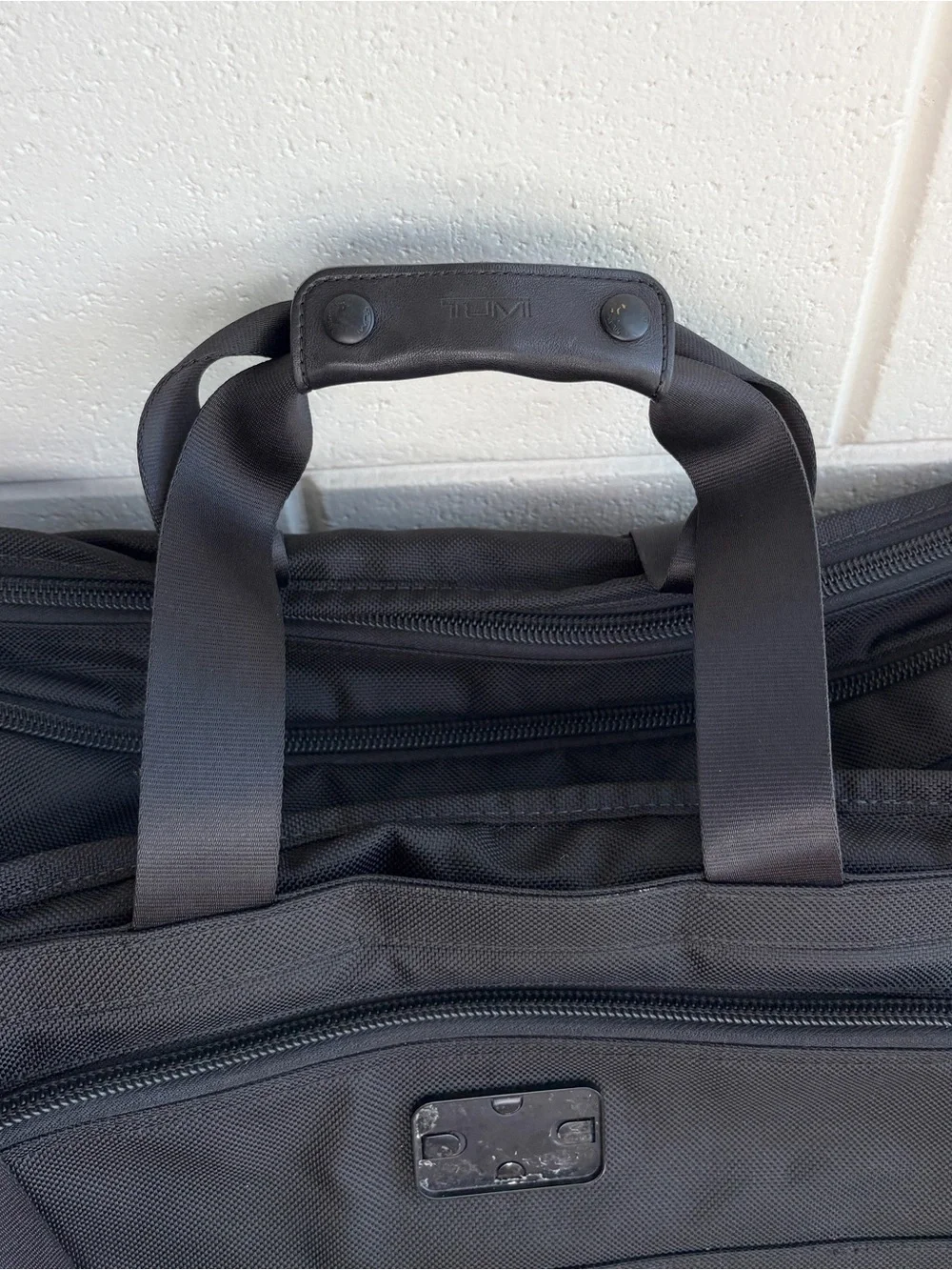 Tumi Alpha Black Nylon Carry-on Expandable Luggage/Laptop Shoulder Bag 22121DH